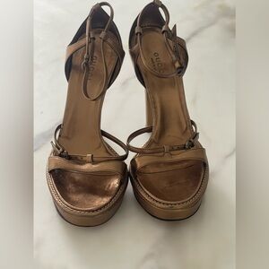 Beautiful Gucci bronze sandals size 6